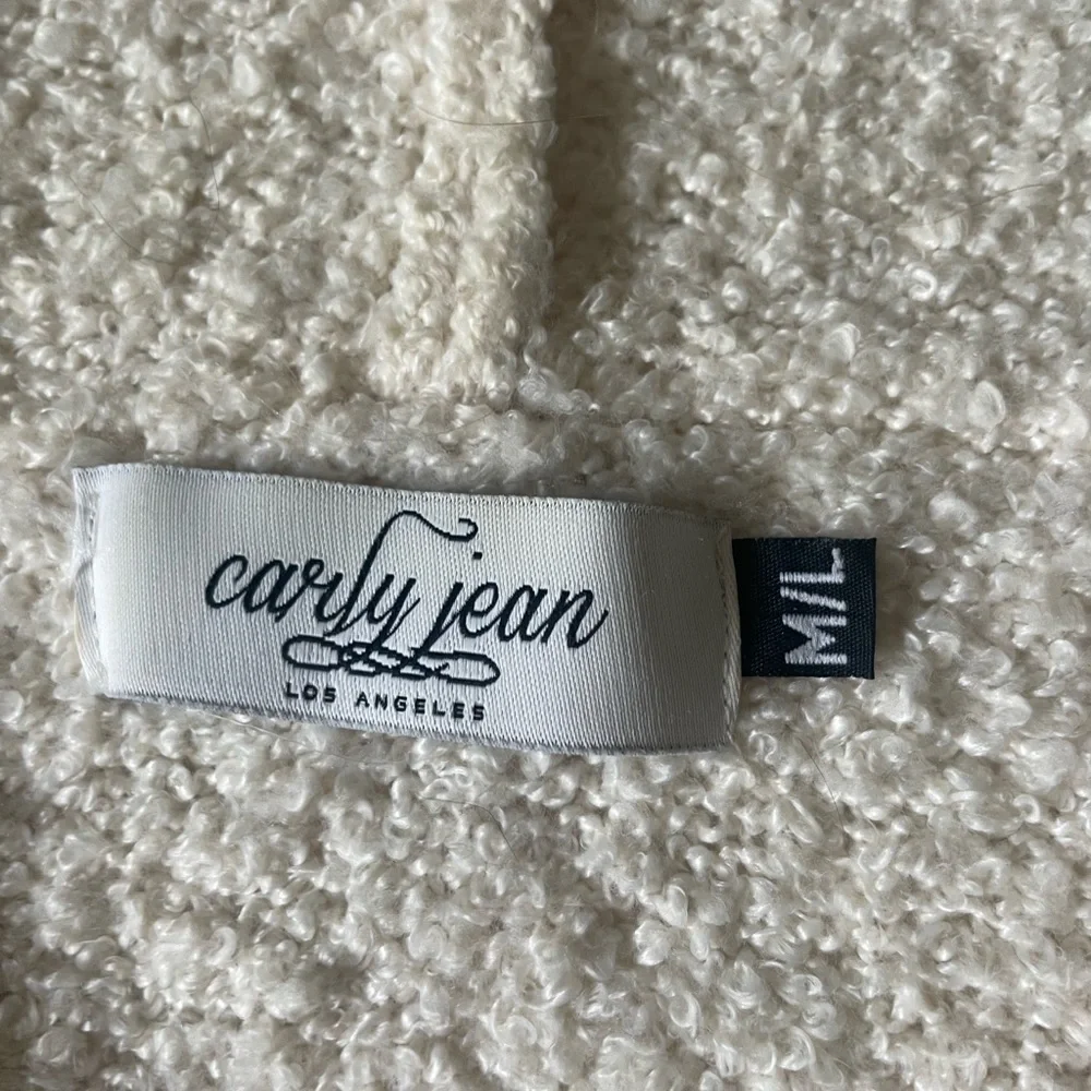 Carly Jean LA hooded sweater - Picture 2 of 2